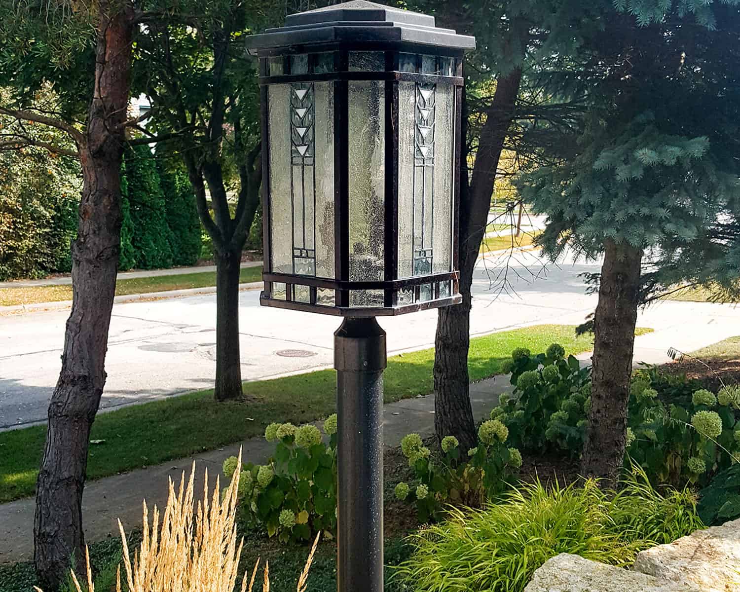 Lemel Homes New Construction - Craftsman - out door lamp post